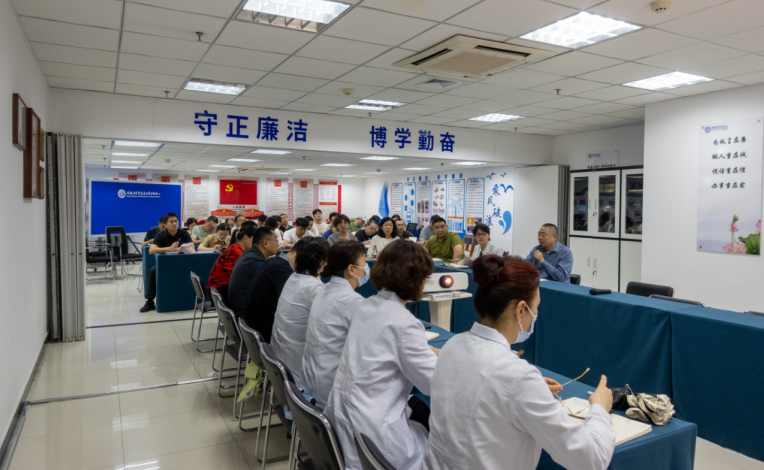 医学工程处党支部、信息中心党支部开展集中学习《中国共产党纪律处分条例》活动