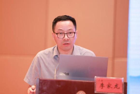 李家龙