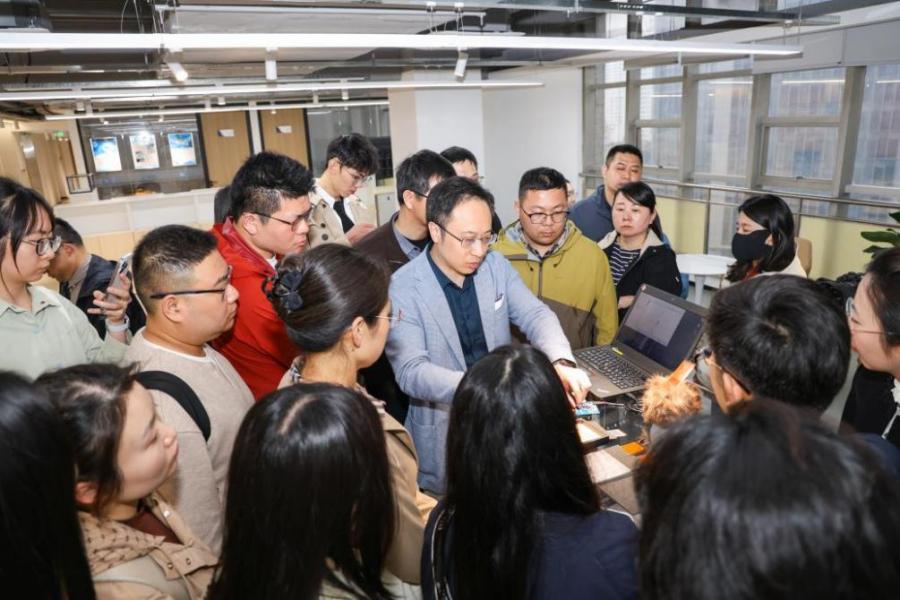 D:/团委/青学驿站/2026.4.16.省直机关“青年驿站”第九期 照片/2026.4.16.省直机关“青年驿站”第九期挑选/参观3.JPG参观3