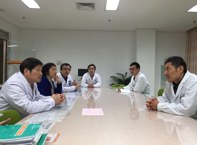 医院多部门联合夜查岗