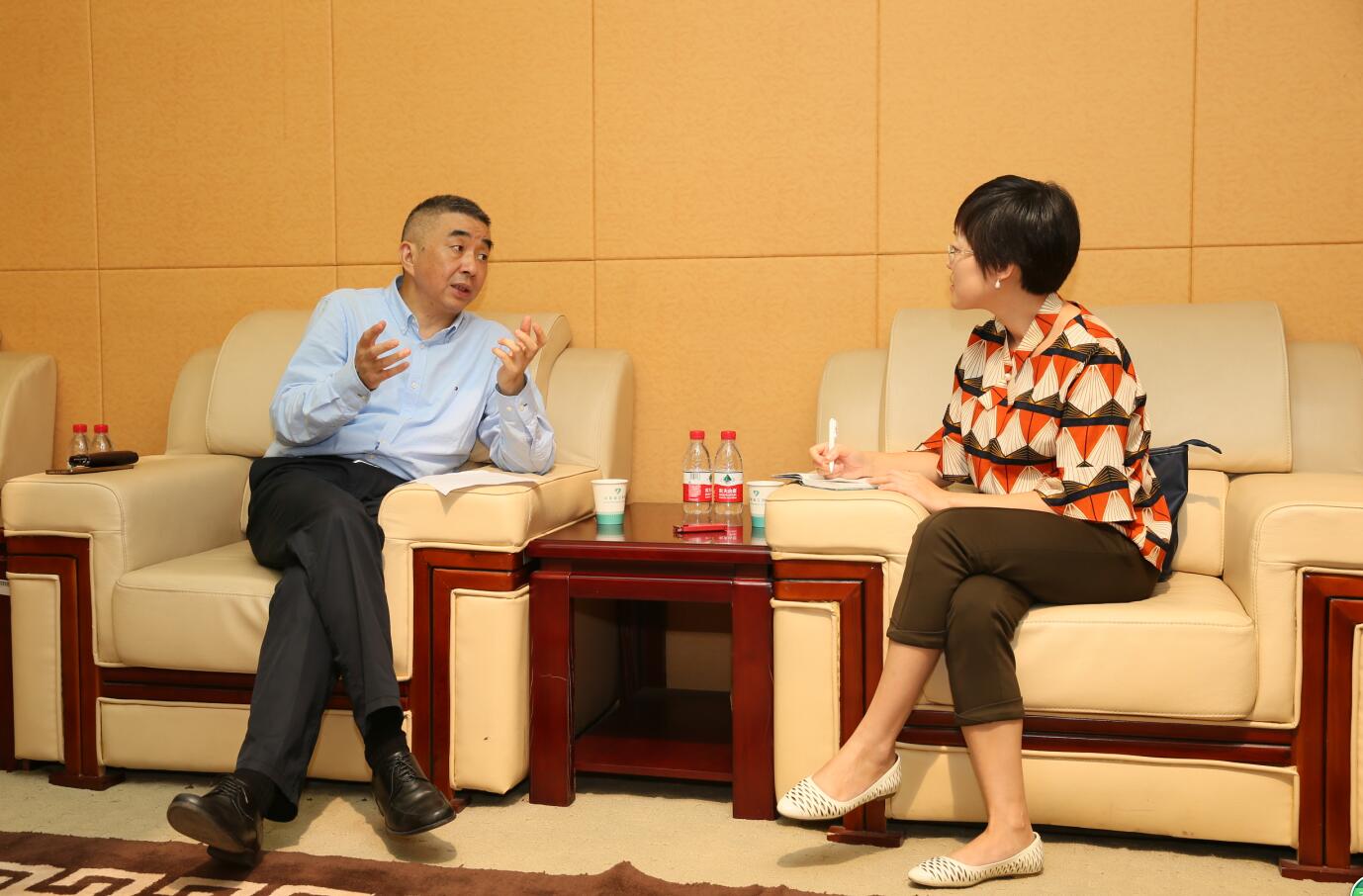 党委书记刘同柱接受《健康报》首席记者谭嘉专访